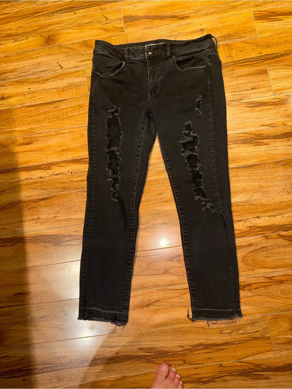 American Eagle Outfitters Black Distressed Cropped Jeans